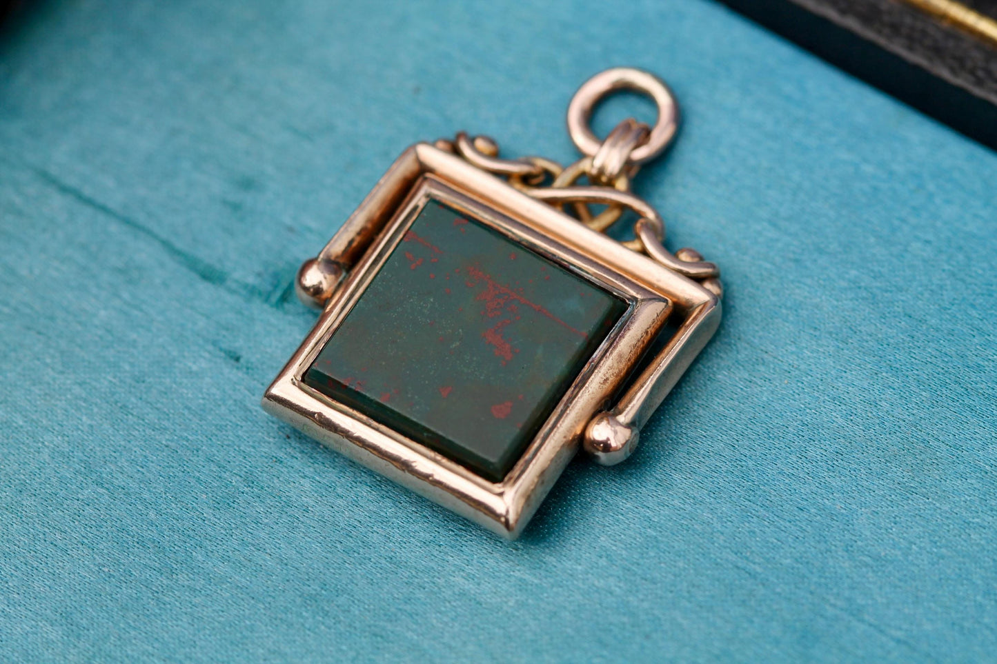 Antique 9ct Gold Bloodstone Carnelian Spinner Pendant