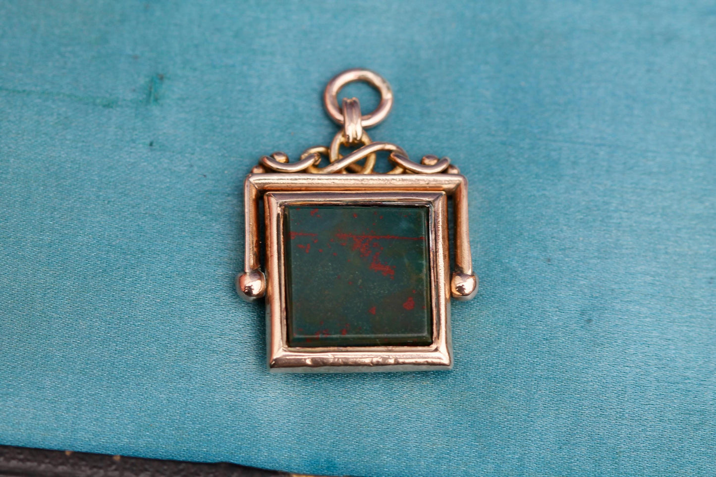 Antique 9ct Gold Bloodstone Carnelian Spinner Pendant