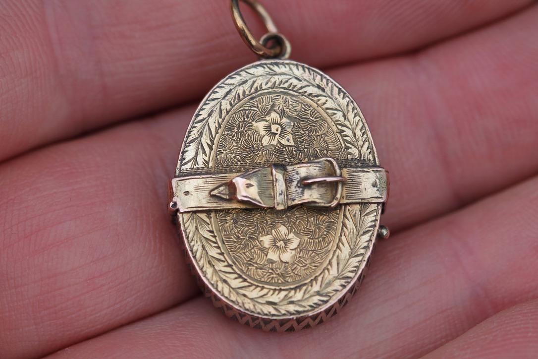 Antique 18ct Gold Buckle Forget Me Not Locket