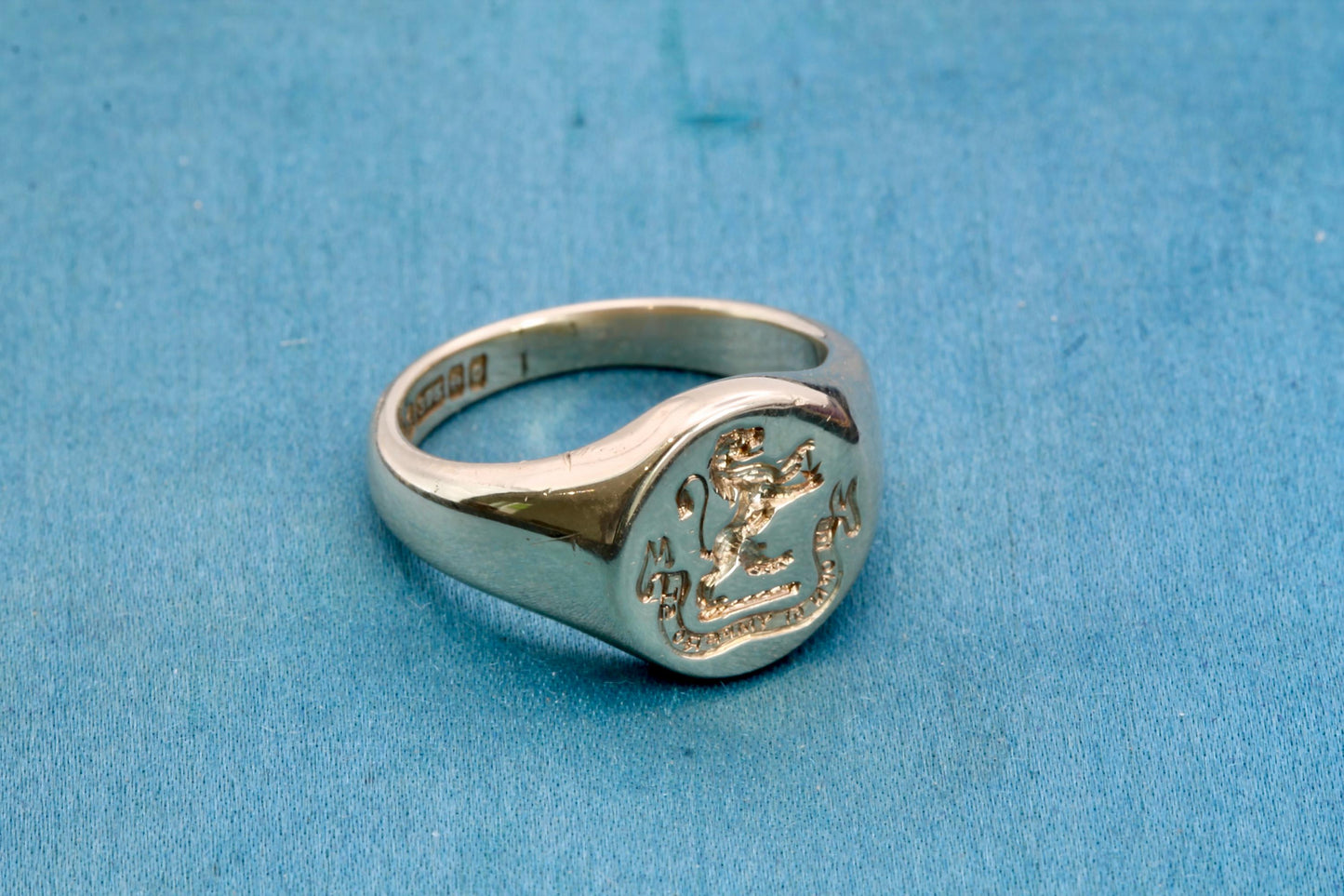 Vintage 9ct Gold Intaglio Lion "Fearless in his pride" Welsh Signet Ring, 1963