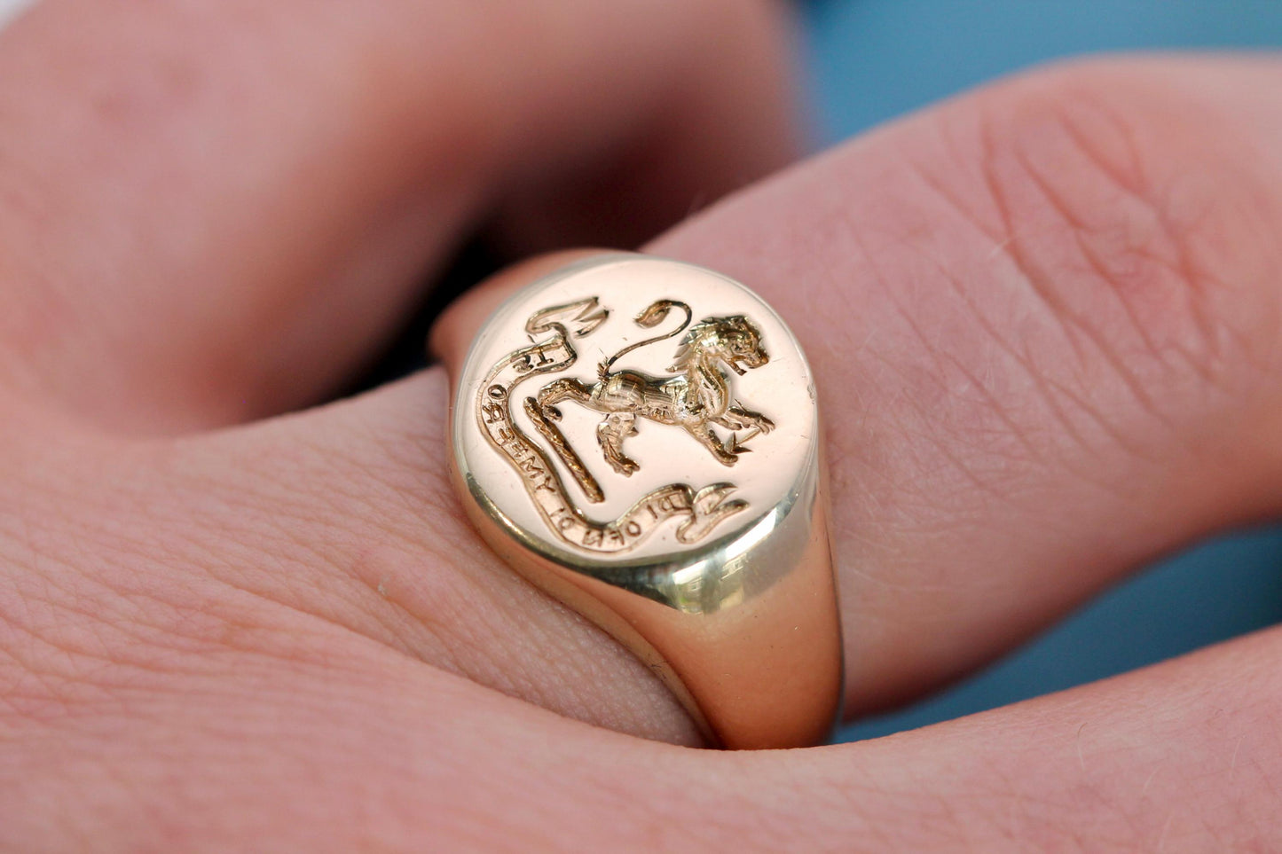 Vintage-9ct-Gold-Intaglio-Lion-"Fearless-in-his-pride"-Welsh-Signet-Ring,-1963