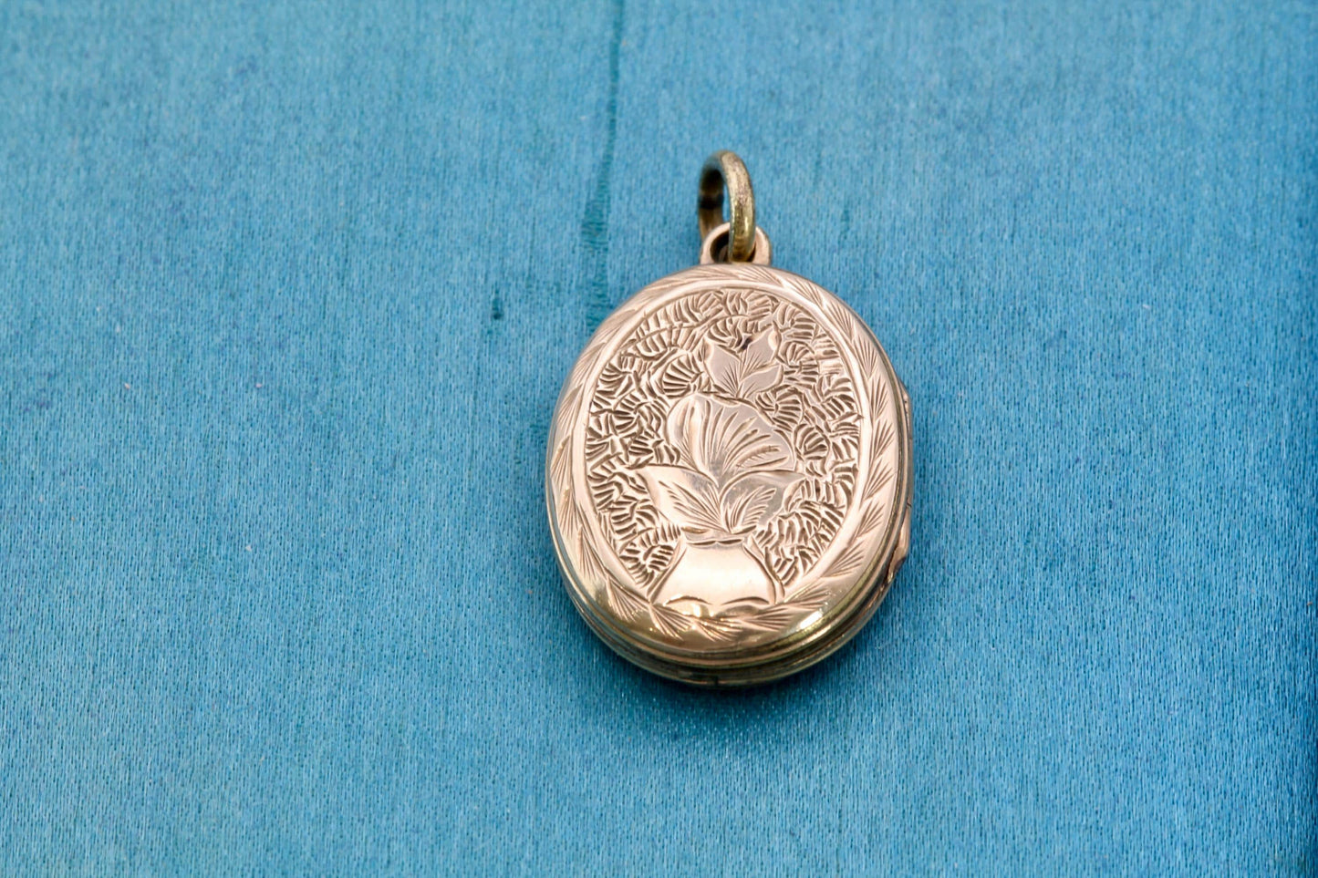 Antique Victorian 9ct Gold Robin Enamel Locket