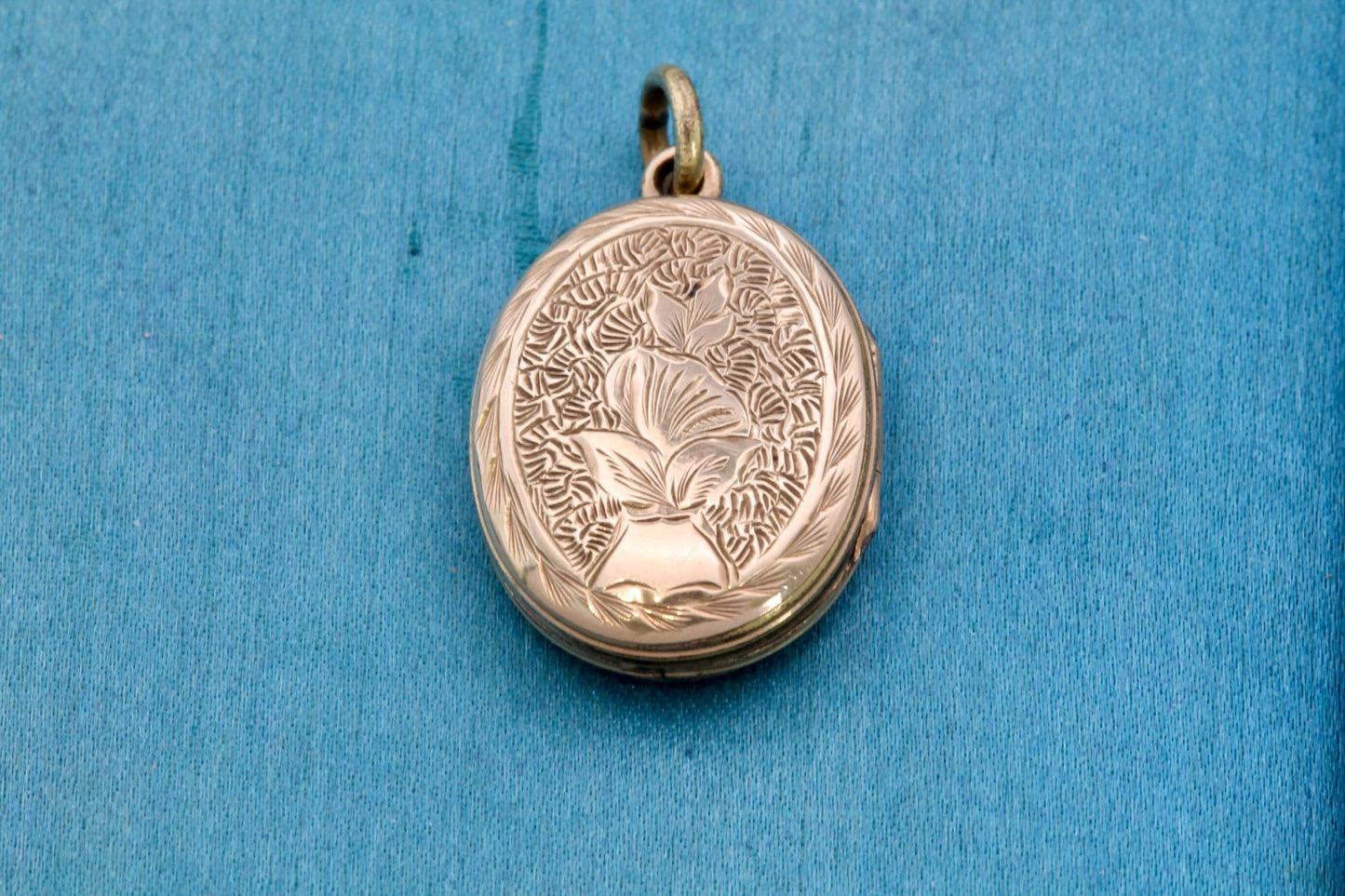 Antique Victorian 9ct Gold Robin Enamel Locket