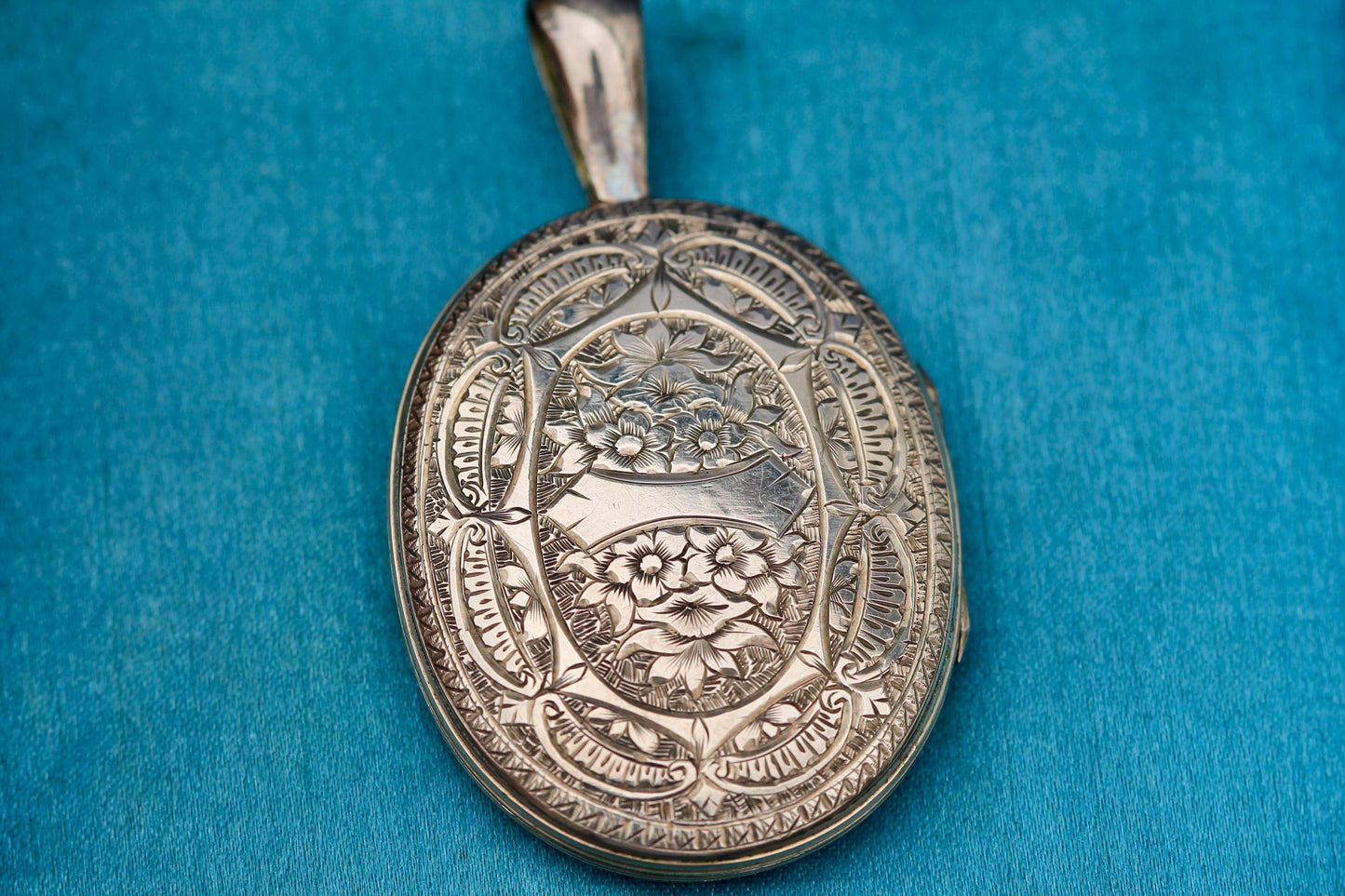 Antique Victorian 9ct Gold Forget Me Not Locket