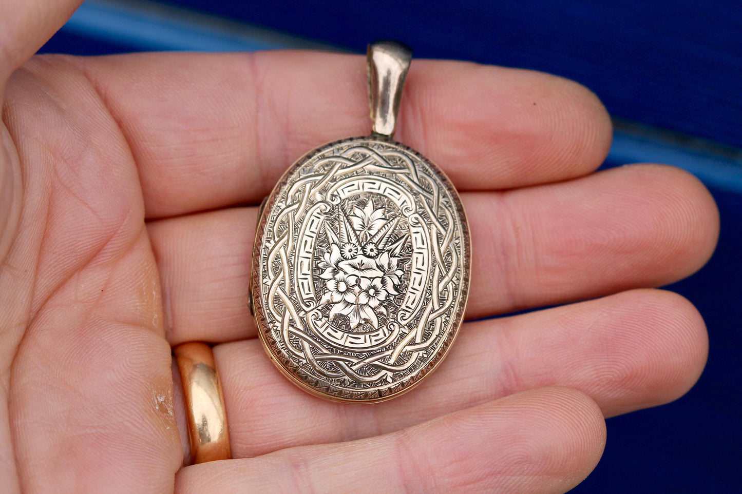 Antique Victorian 9ct Gold Forget Me Not Locket