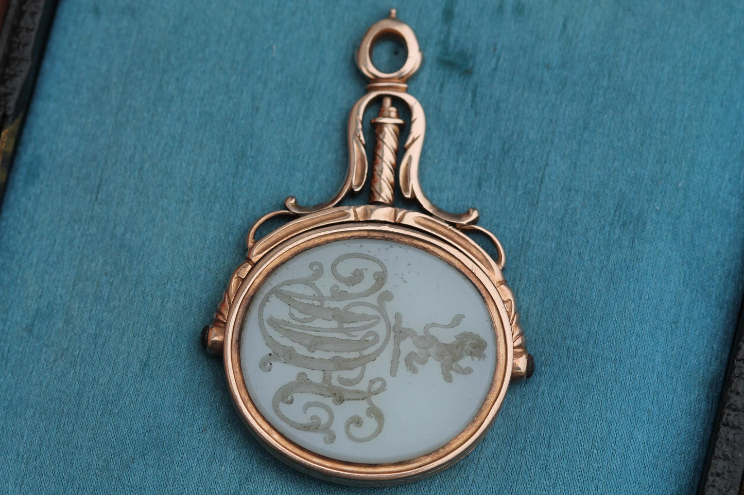 Antique 15ct Gold Intaglio Spinner Lion Rampant Pendant Seal