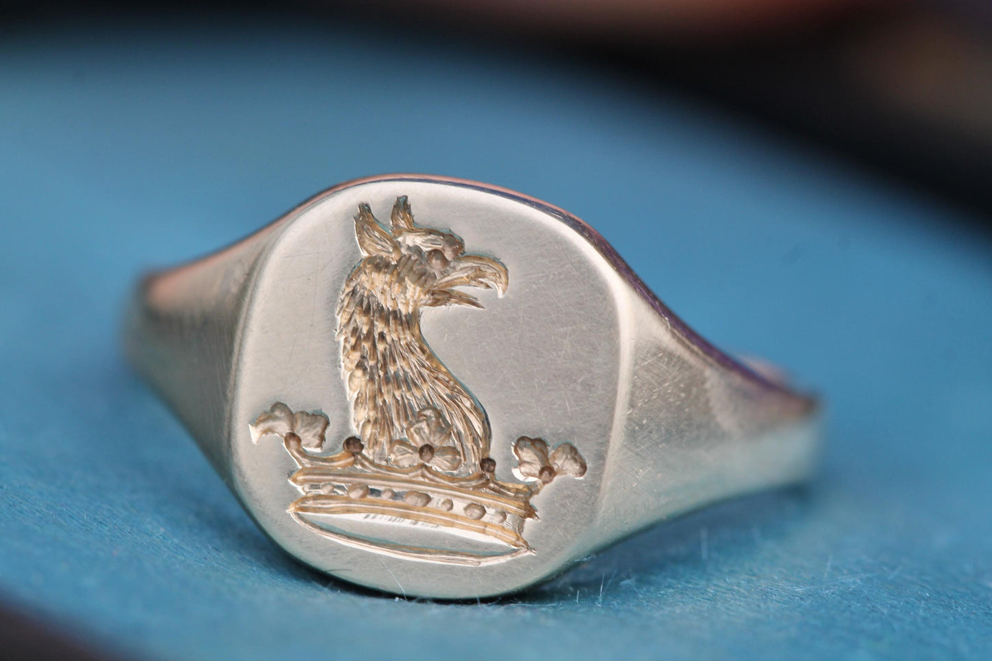 Vintage-9ct-Gold-Griffin-Intaglio-Signet-Ring