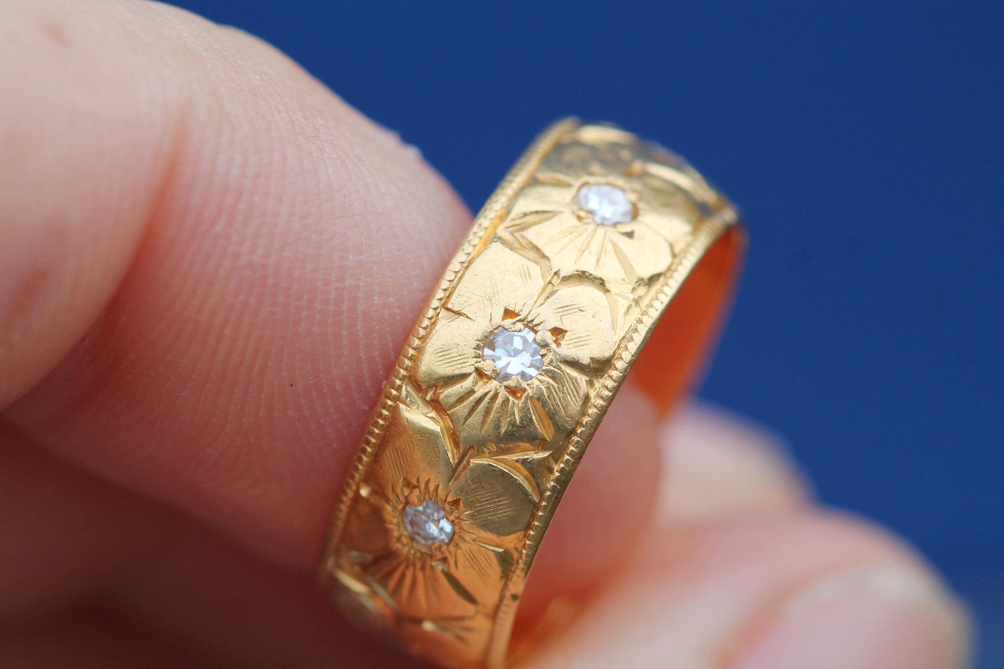 Vintage 22ct Yellow Gold Forget Me Not Chased Diamond Ring