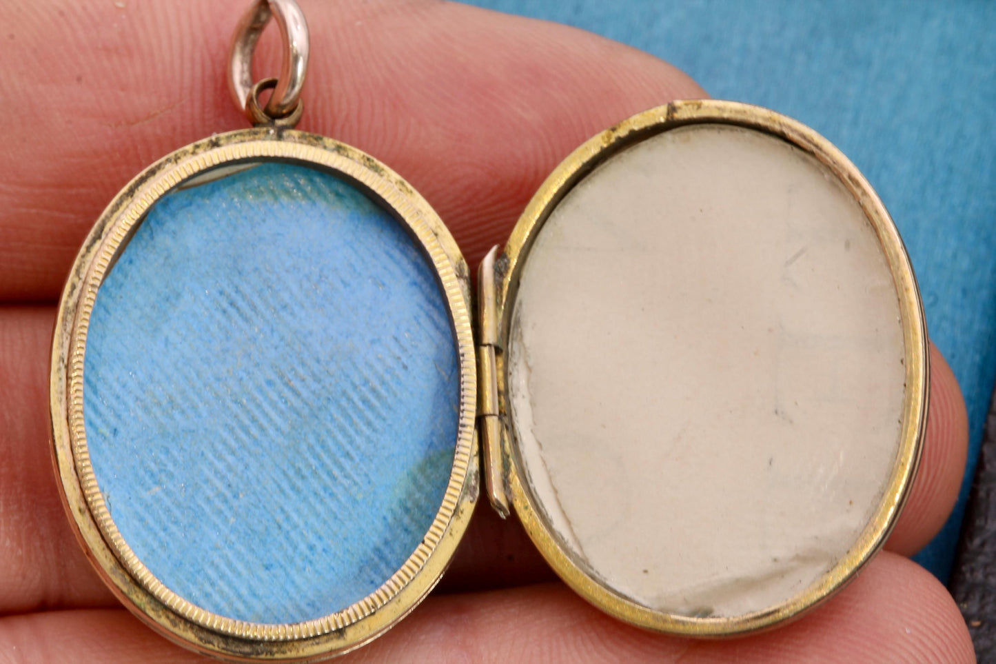 Antique Victorian 9ct Gold Bloodstone Locket with Shield Cartouche, c.1860