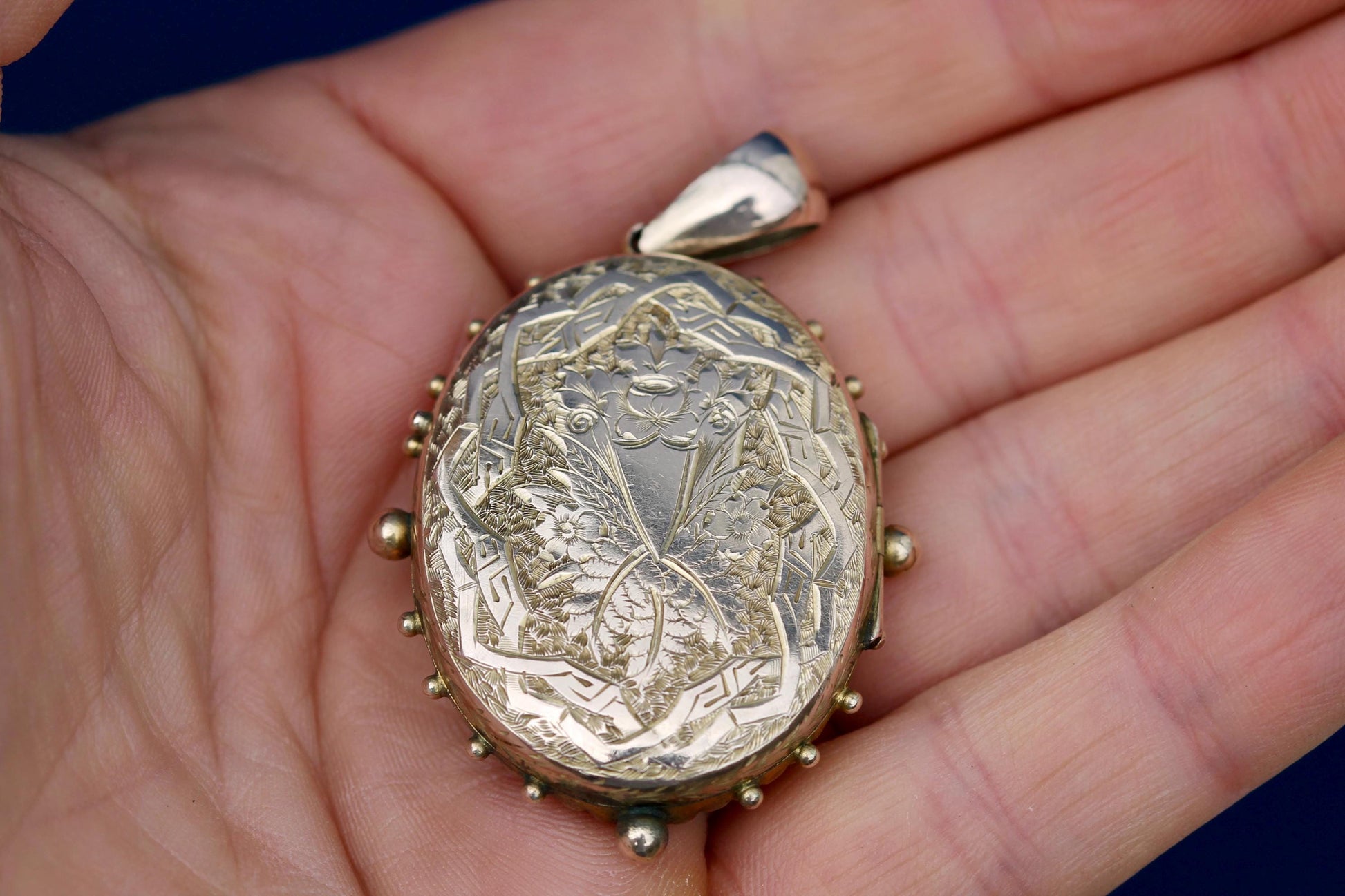 Antique-9ct-Gold-Forget-Me-Not-Locket,-c.1880