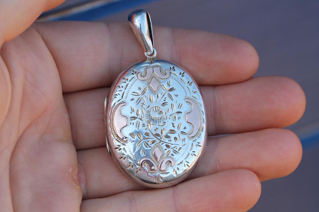 Antique-Victorian-Sterling-Silver-&-9ct-Rose-Gold-Locket,-1882