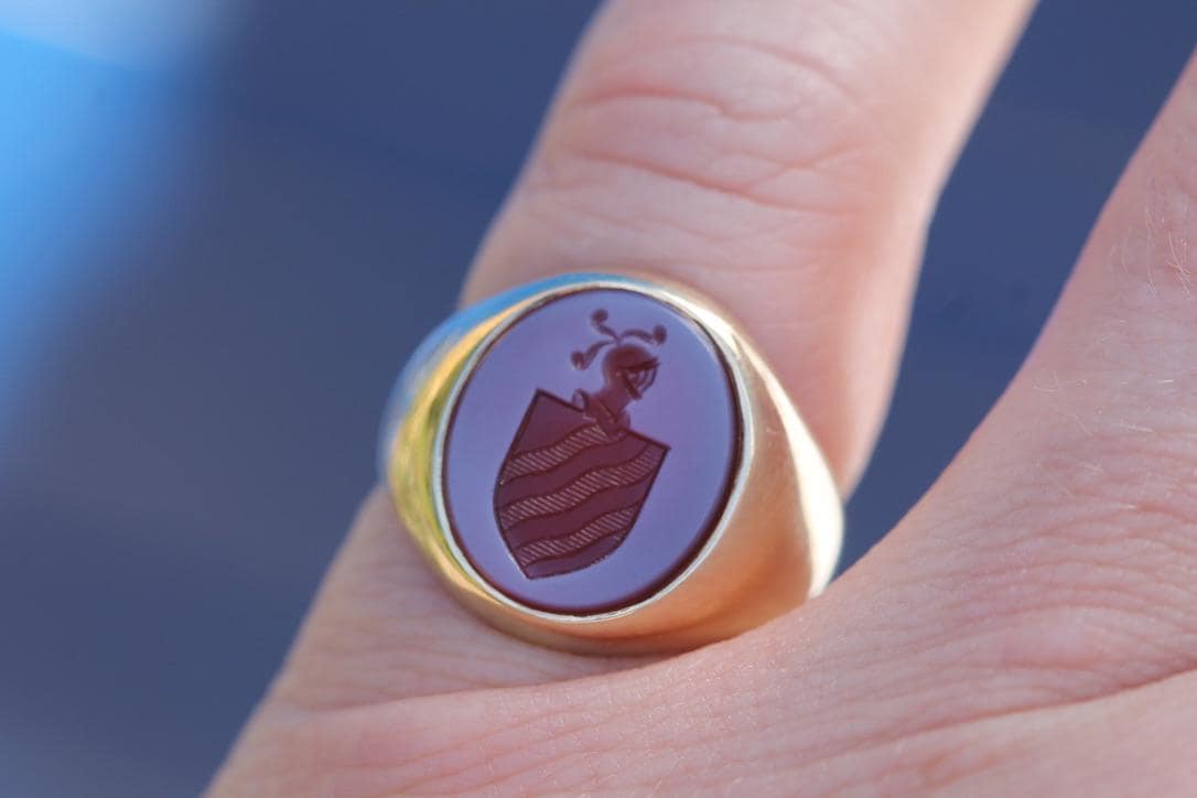 Antique 18ct Gold Sardonyx Intaglio Signet Ring, c.1920