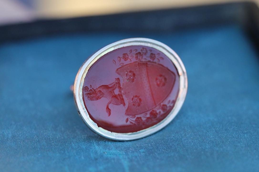 Antique 9ct Gold Carnelian Intaglio Lion Crest Seal Pendant