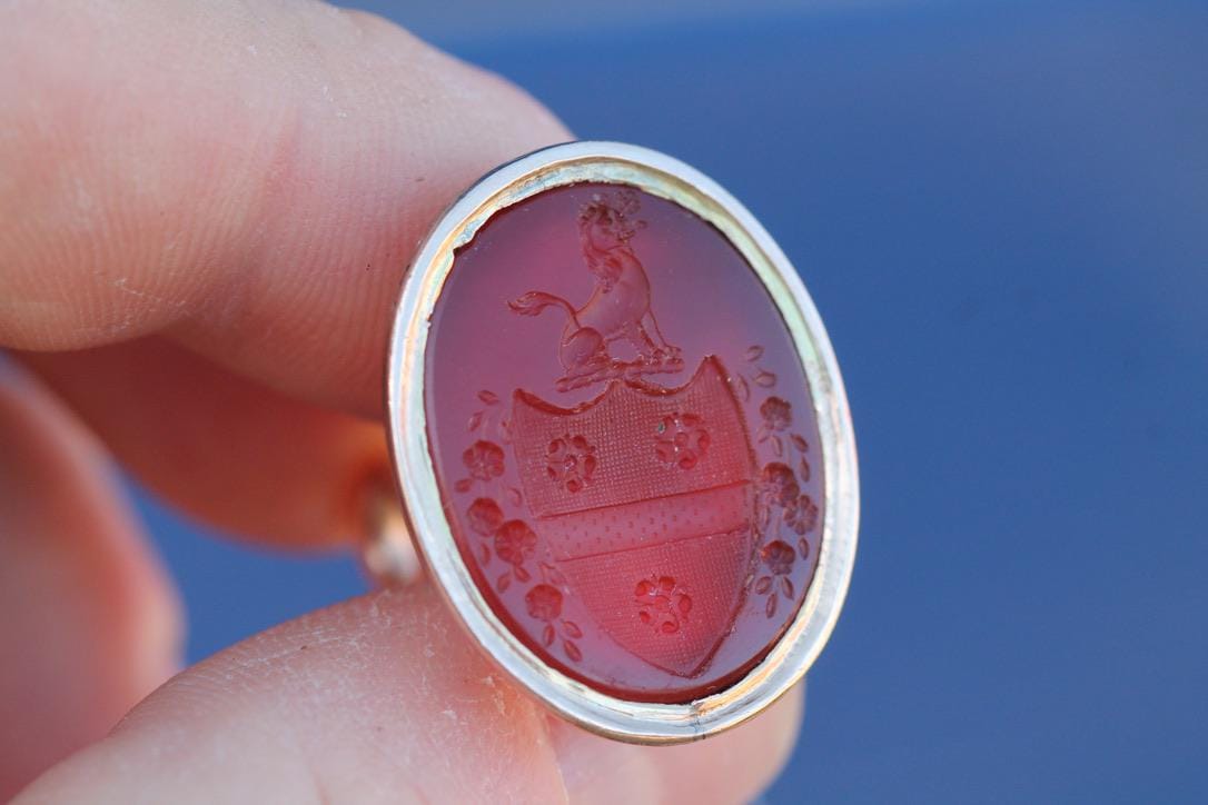 Antique 9ct Gold Carnelian Intaglio Lion Crest Seal Pendant