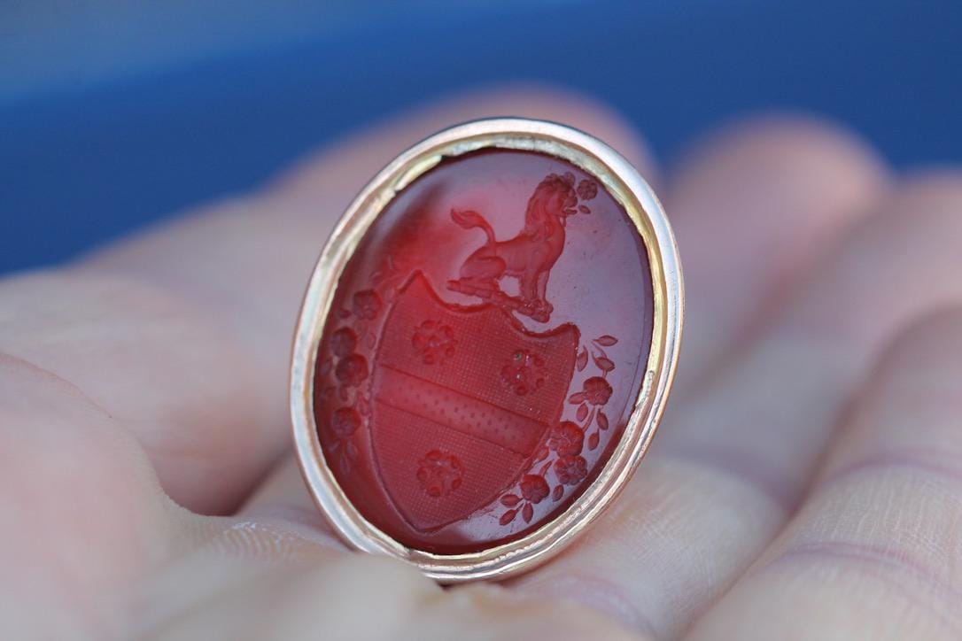 Antique 9ct Gold Carnelian Intaglio Lion Crest Seal Pendant