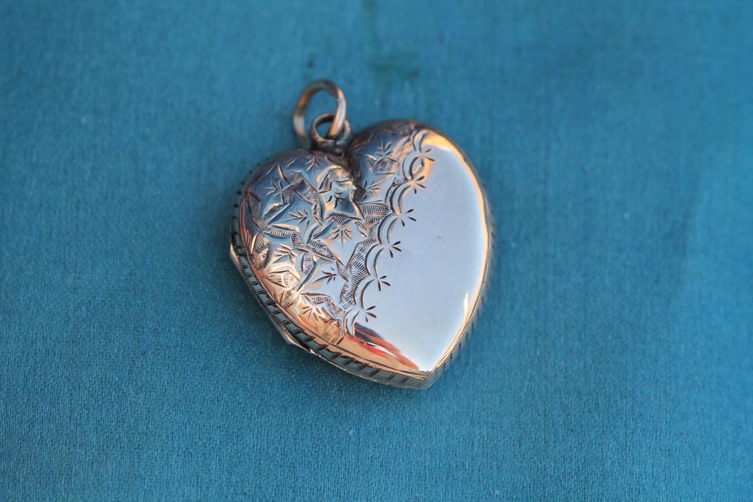 Antique 9ct Rose Gold Heart Locket, c.1890