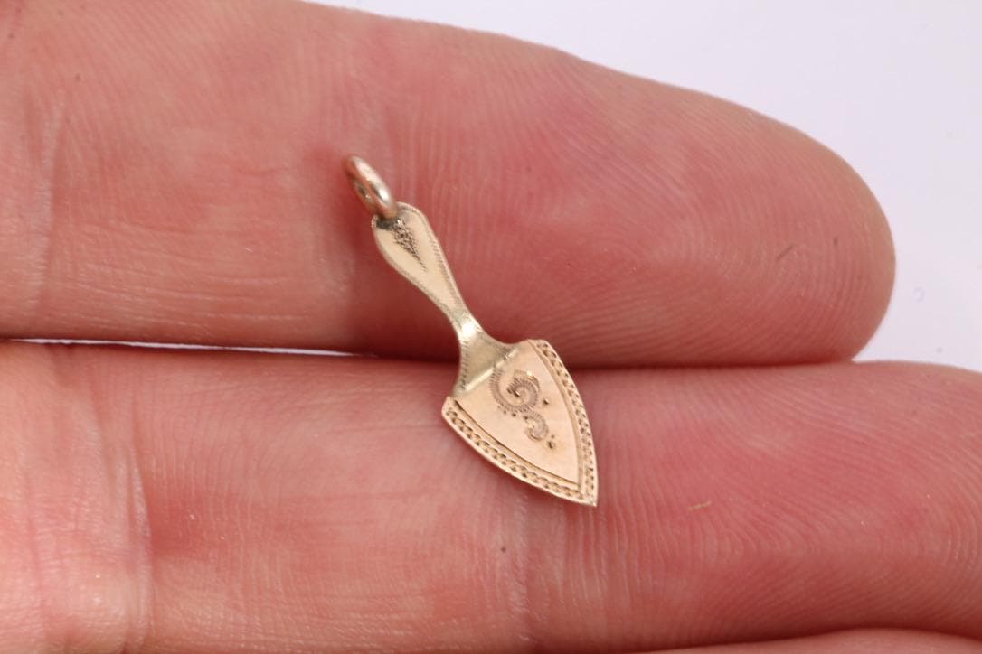 Antique 9ct Gold Masonic Spade Charm | Freemasonry | c.1920
