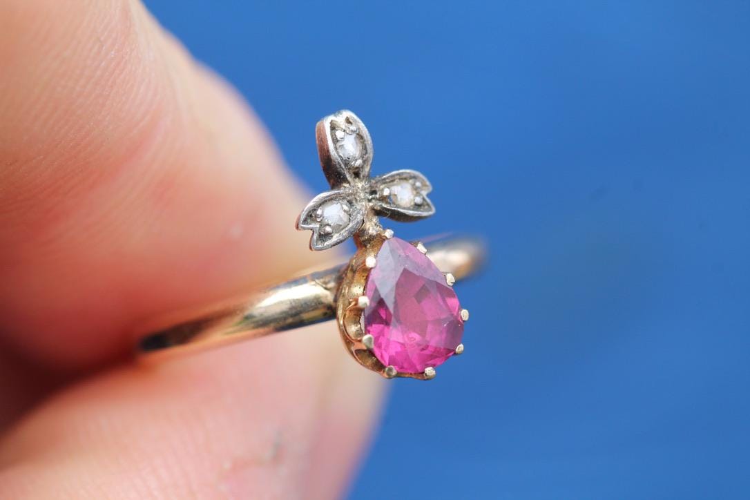 Antique-Victorian-18ct-Gold-Ruby-&-Diamond-Orb-Ring,-c.1880