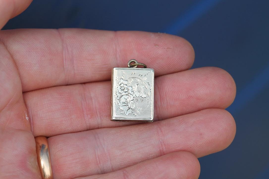Antique-9ct-Gold-Book-Shaped-Locket,-c.1890