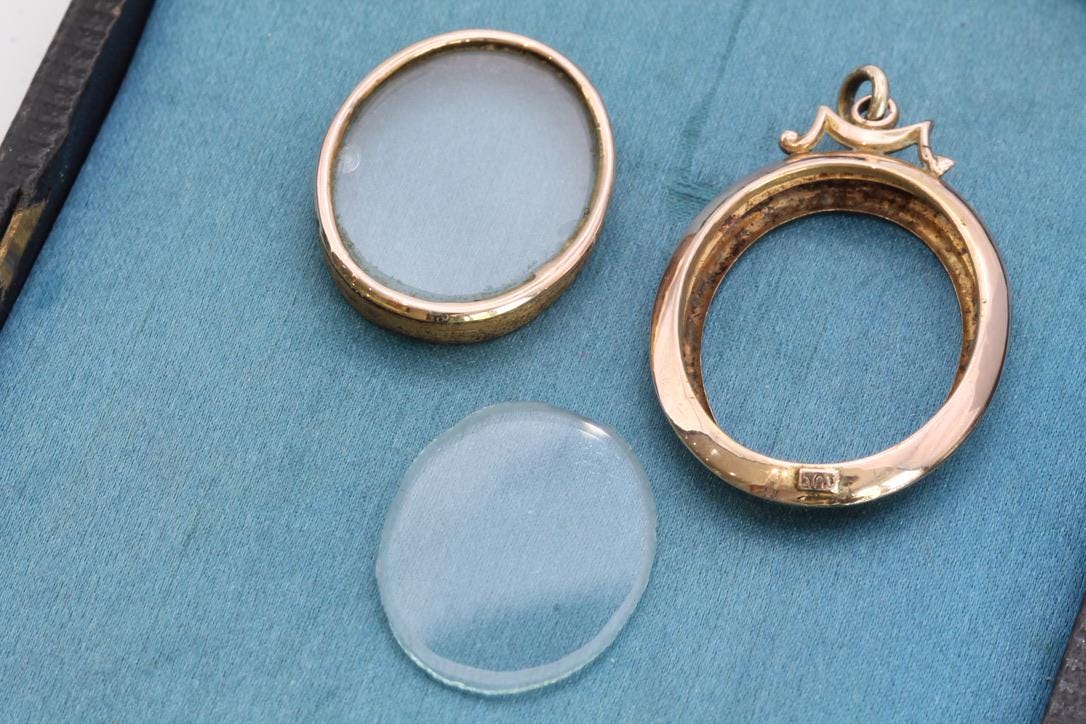 Antique Edwardian 9ct Gold Oval Glass Locket