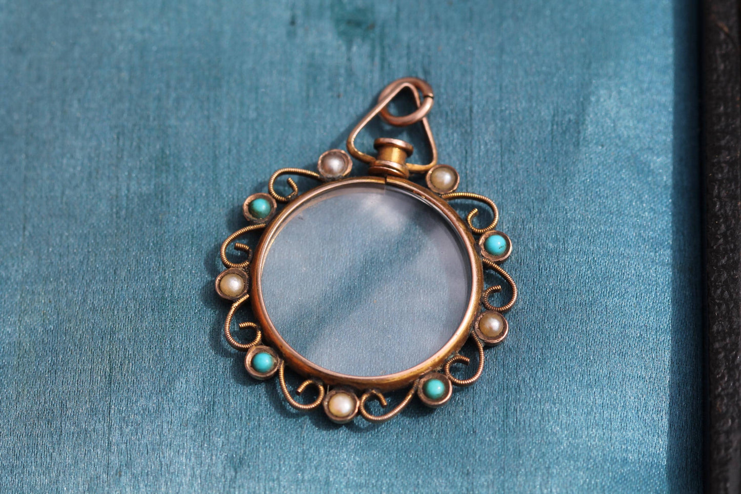 Antique 9ct Gold Glass Locket | Turquoise & Seed Pearl Border | c.1901