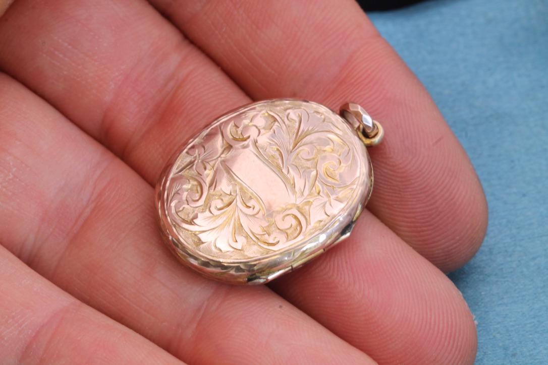 Antique 9ct Rose Gold Oval Locket | Floral Chasing | Victorian c.1890