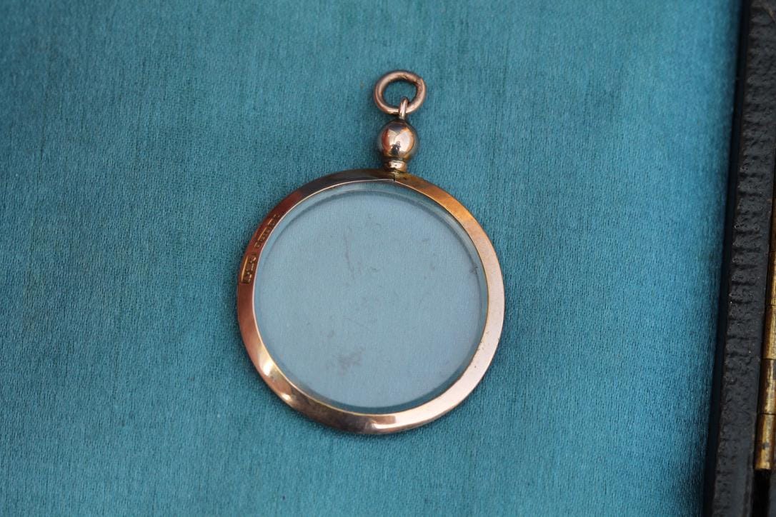 Antique 9ct Gold Glass Locket | Keepsake | 1906