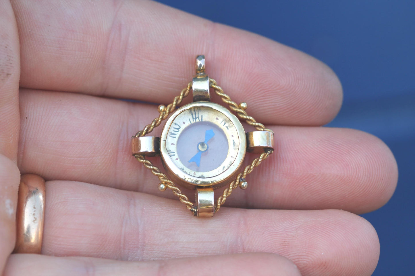 Antique 9ct Gold Working Compass Pendant | 1898