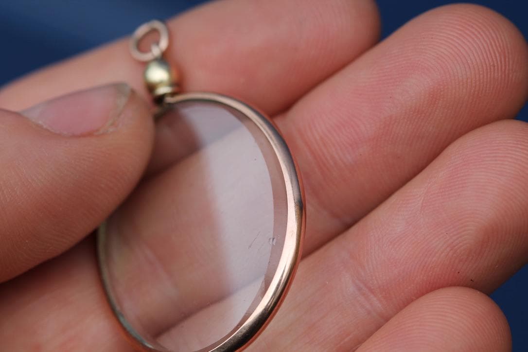 Antique 9ct Gold Oval Screw-Top Glass Locket | Keepsake Photo Locket