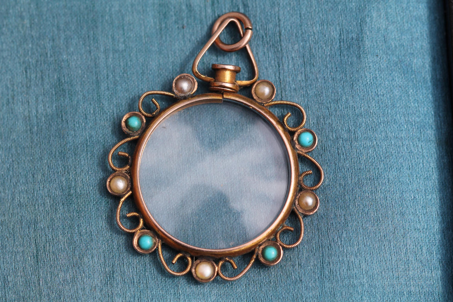 Antique 9ct Gold Glass Locket | Turquoise & Seed Pearl Border | c.1901