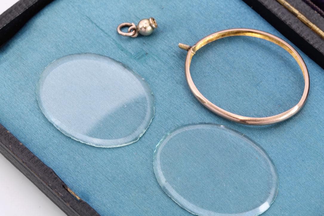 Antique 9ct Gold Oval Screw-Top Glass Locket | Keepsake Photo Locket
