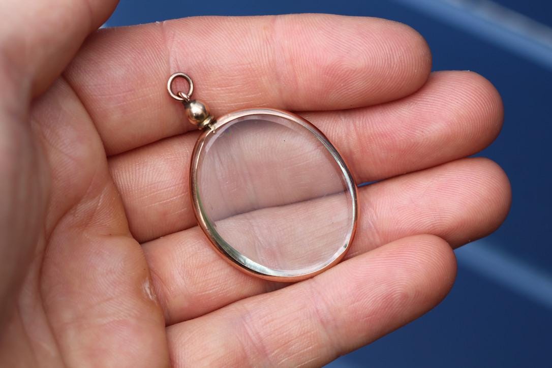 Antique 9ct Gold Oval Screw-Top Glass Locket | Keepsake Photo Locket