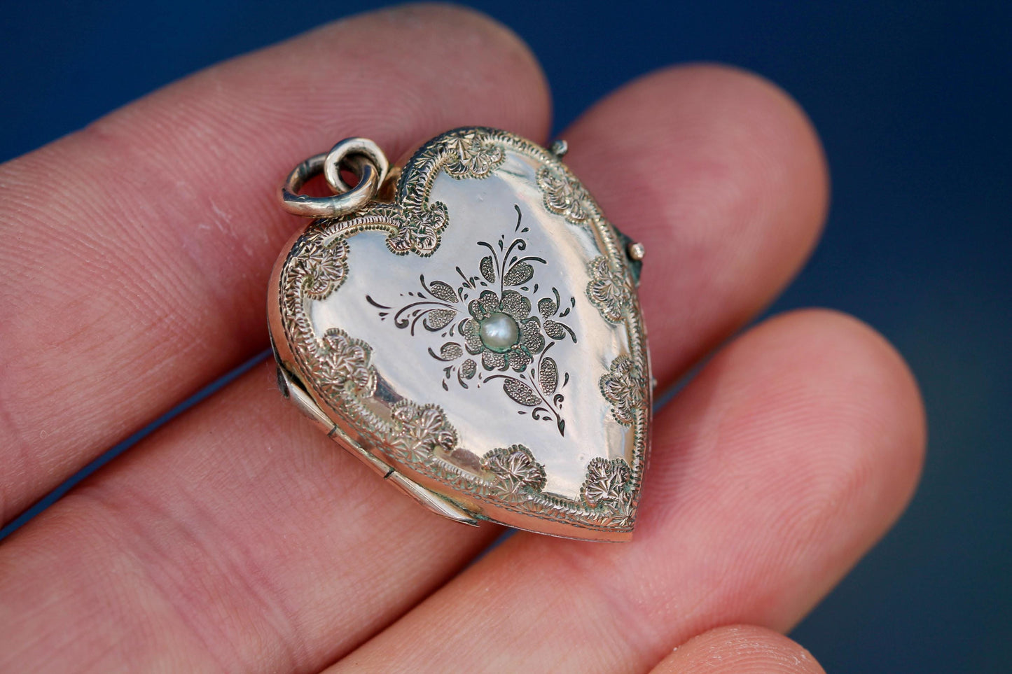 Antique-9ct-Gold-Heart-Locket-|-Pearl-Set-Flower-|-Keepsake-|-Victorian-c.1890