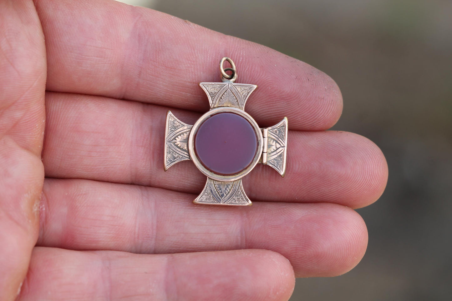 Antique 9ct Gold Maltese Cross Pendant | Sardonyx Locket Panel | Victorian