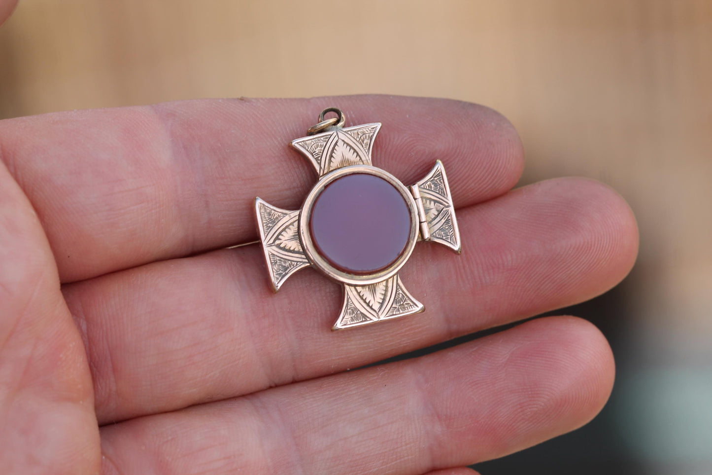 Antique 9ct Gold Maltese Cross Pendant | Sardonyx Locket Panel | Victorian