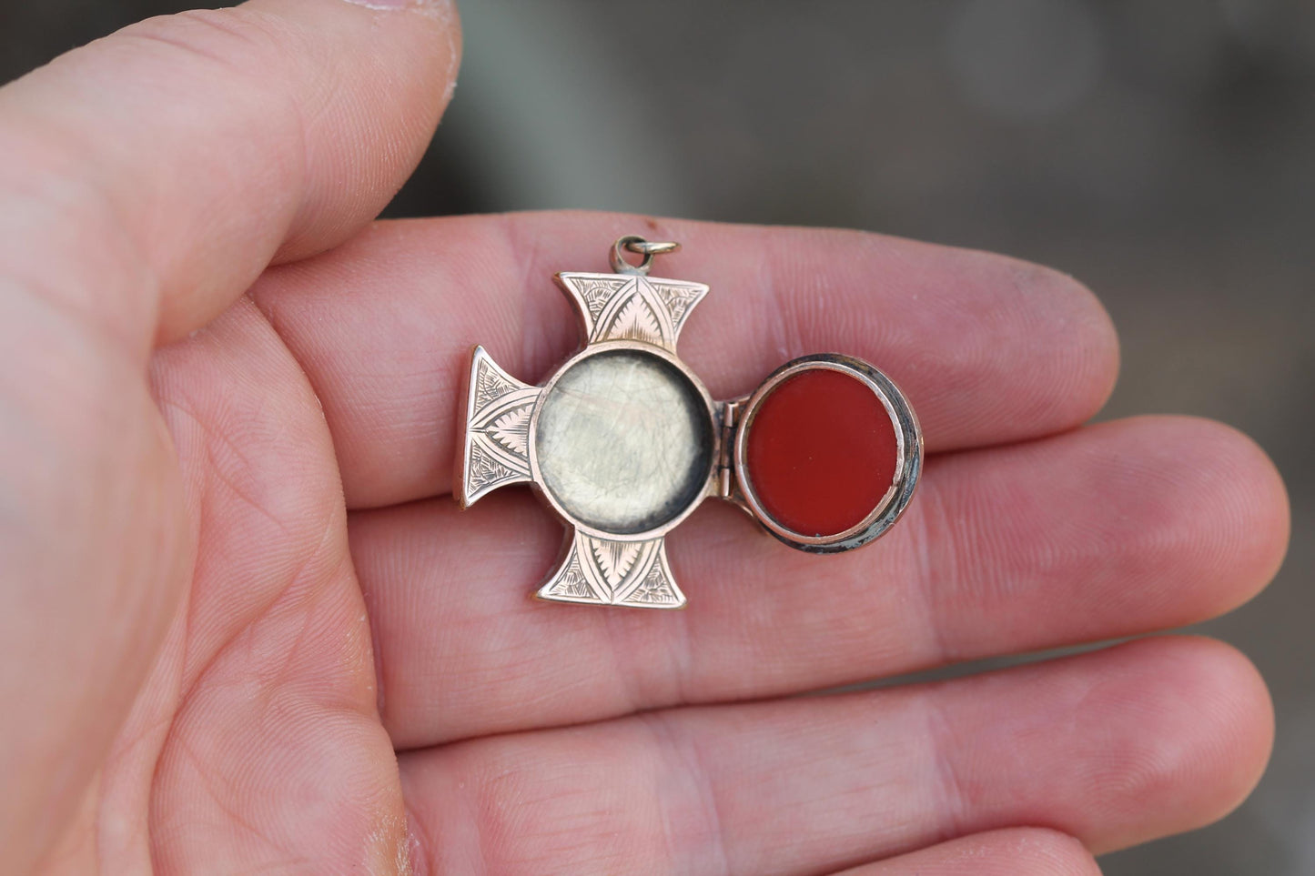 Antique 9ct Gold Maltese Cross Pendant | Sardonyx Locket Panel | Victorian