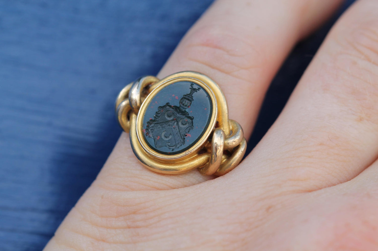 Antique 18ct Gold Bloodstone Signet Ring | Knight's Helmet Intaglio | Heraldic Crest | c.1854