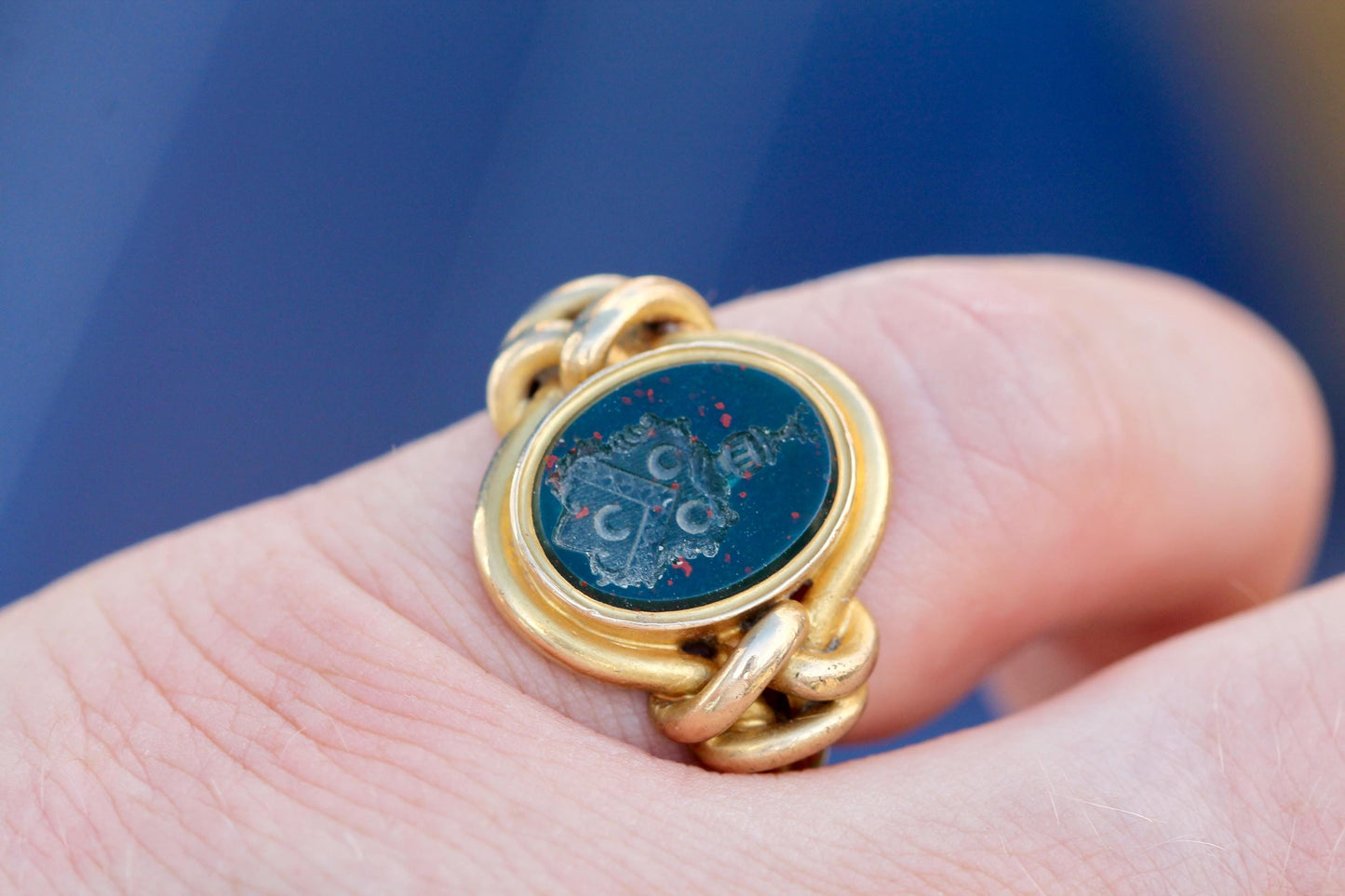 Antique 18ct Gold Bloodstone Signet Ring | Knight's Helmet Intaglio | Heraldic Crest | c.1854
