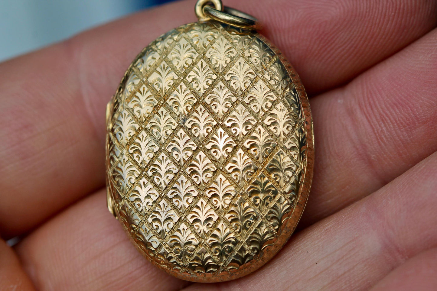 Antique Victorian 15ct Gold Locket | Forget-Me-Not & Fern Chasing | Fleur de Lis