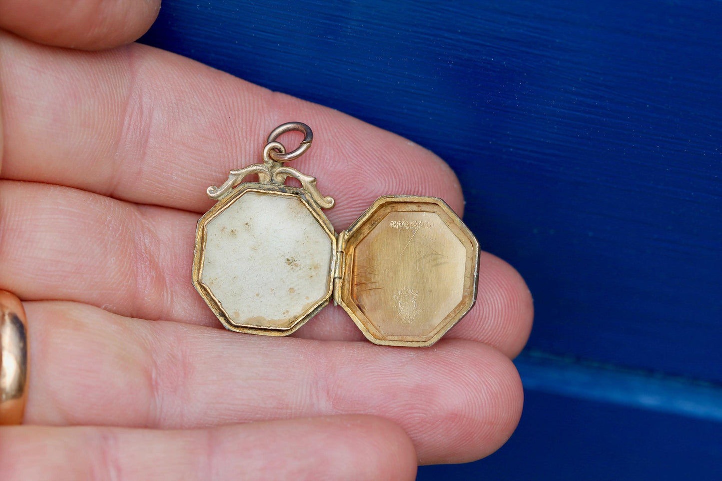 Antique-9ct-Gold-Octagonal-Locket-|-White-&-Red-Paste-Flower-|-Edwardian