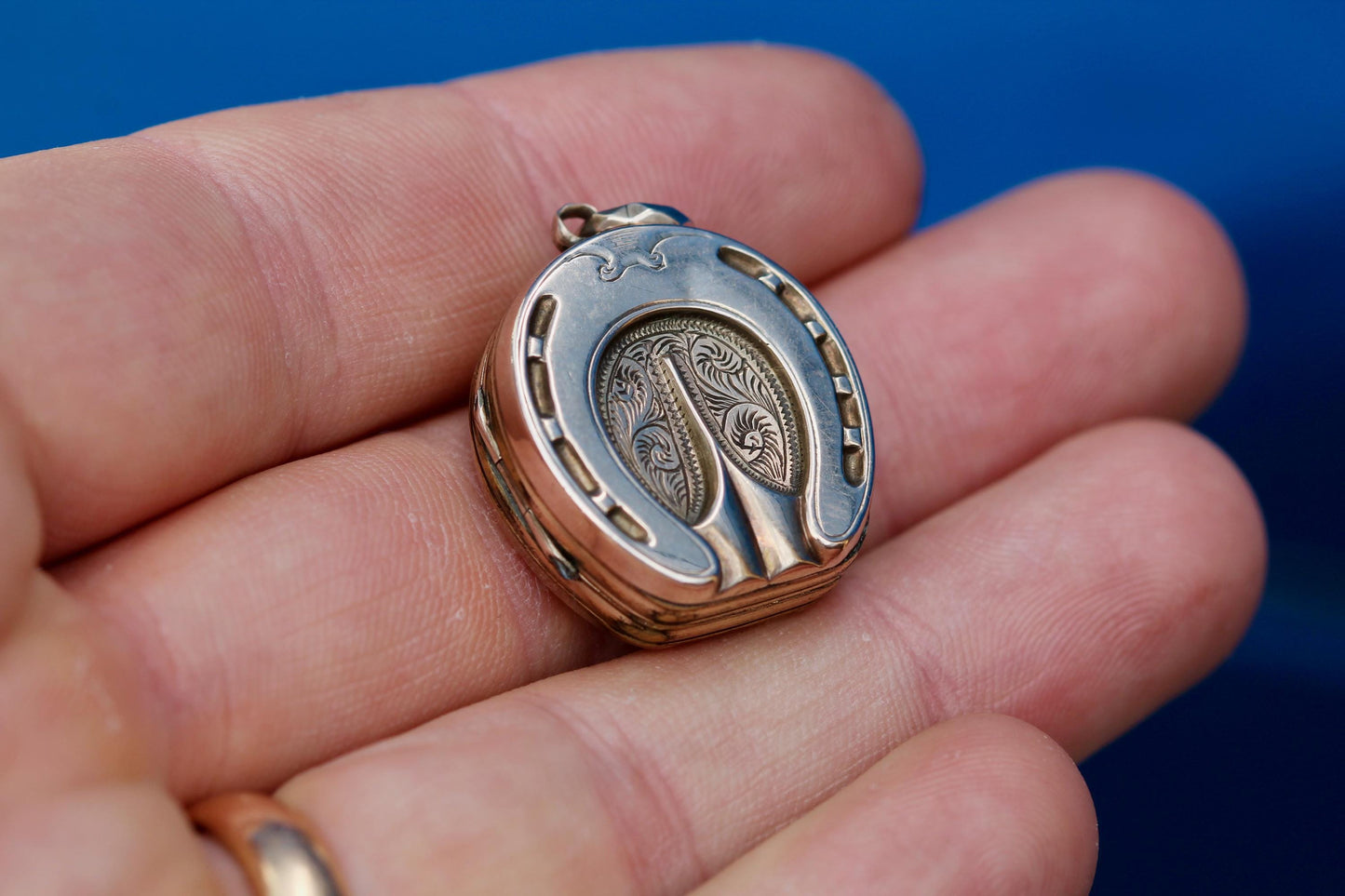 Antique 9ct Gold Horseshoe Locket | Original Jump Ring | Victorian c.1880