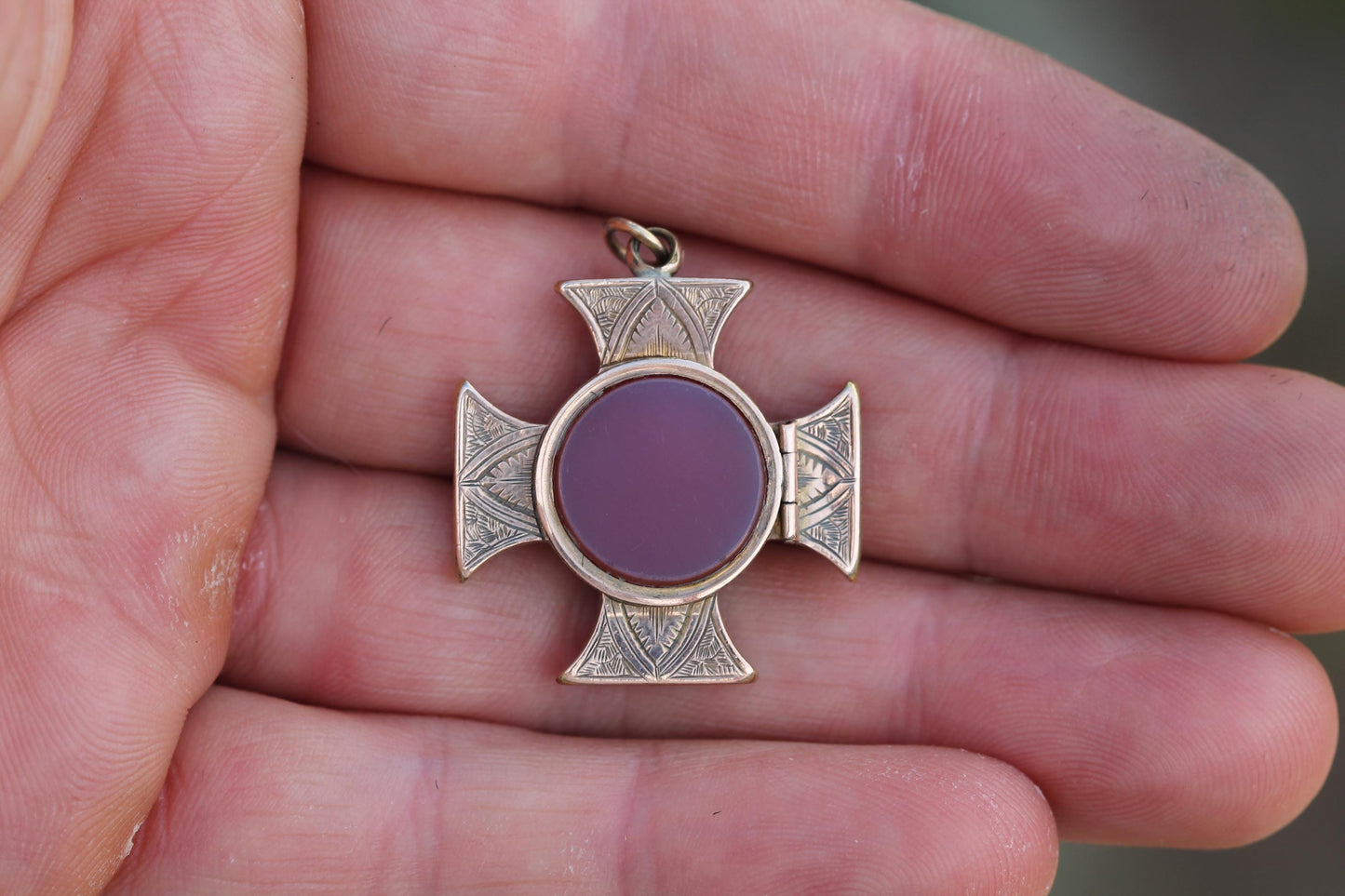 Antique 9ct Gold Maltese Cross Pendant | Sardonyx Locket Panel | Victorian
