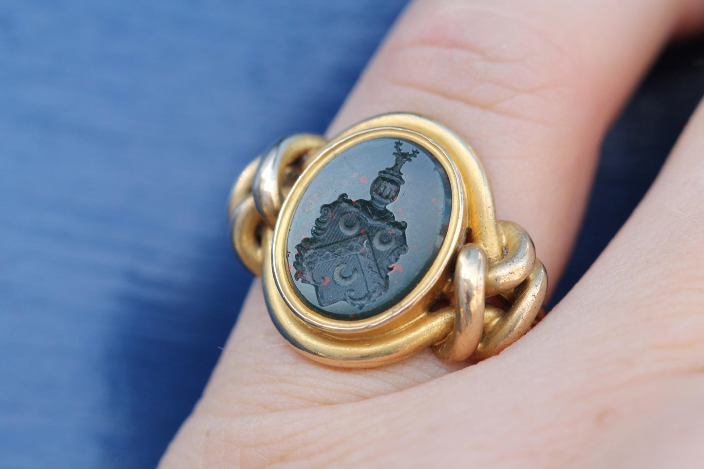 Antique 18ct Gold Bloodstone Signet Ring | Knight's Helmet Intaglio | Heraldic Crest | c.1854