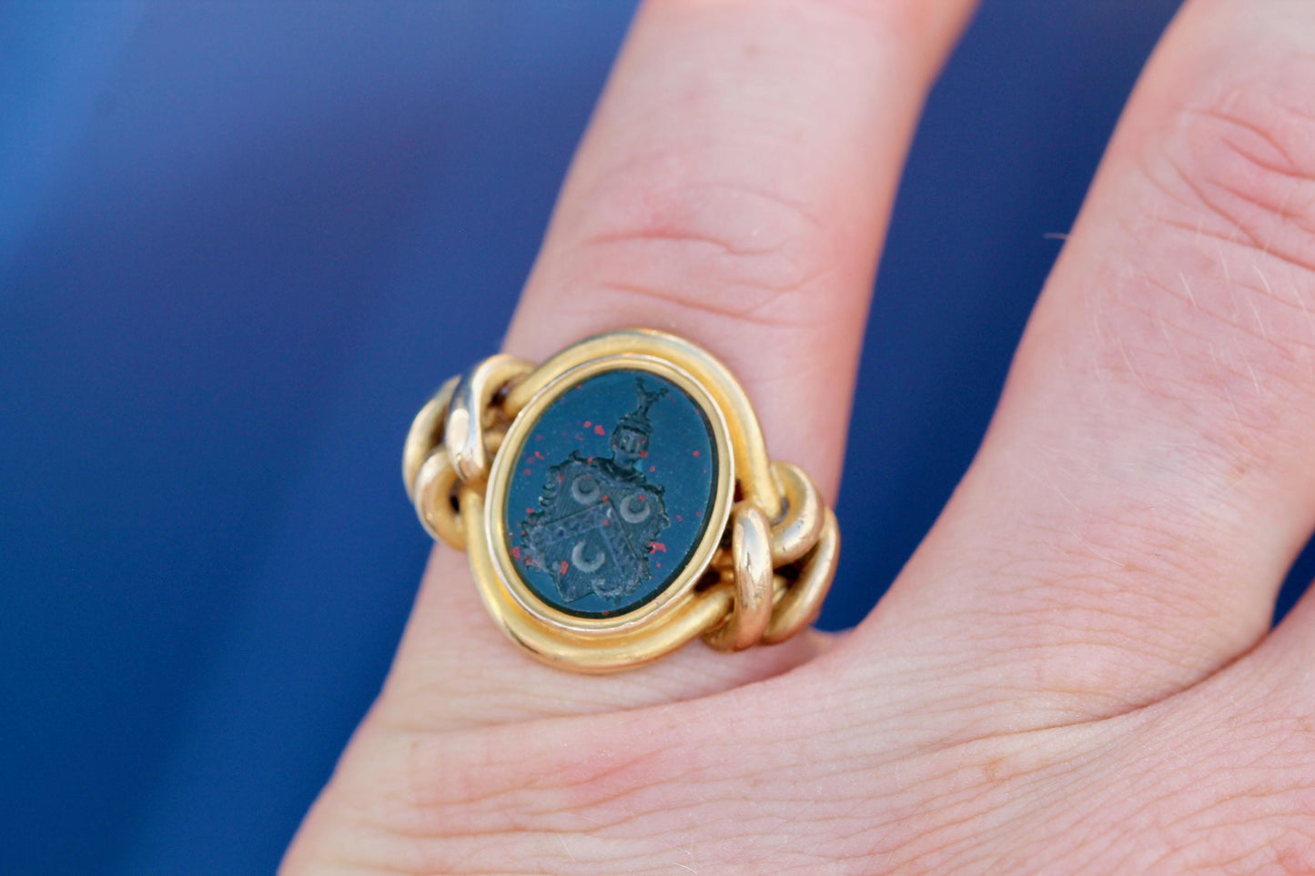 Antique 18ct Gold Bloodstone Signet Ring | Knight's Helmet Intaglio | Heraldic Crest | c.1854