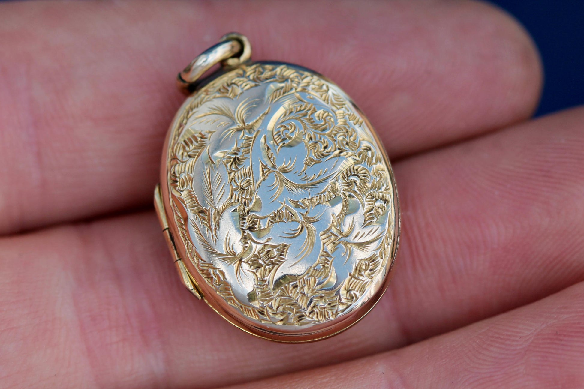 Antique-9ct-Gold-Locket-|-Ivy-&-Heart-Chasing-|-Victorian-c.1880
