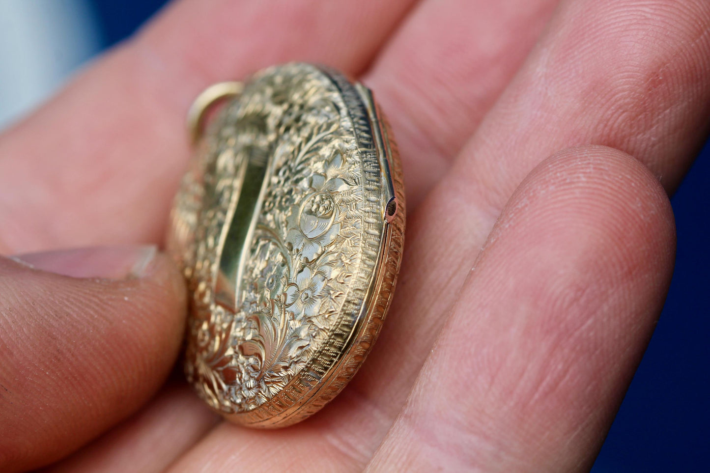 Antique-Victorian-15ct-Gold-Locket-|-Forget-Me-Not-&-Fern-Chasing-|-Fleur-de-Lis