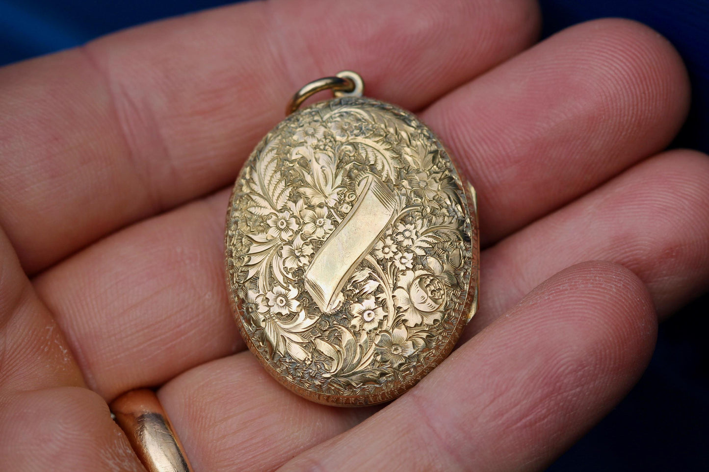Antique Victorian 15ct Gold Locket | Forget-Me-Not & Fern Chasing | Fleur de Lis