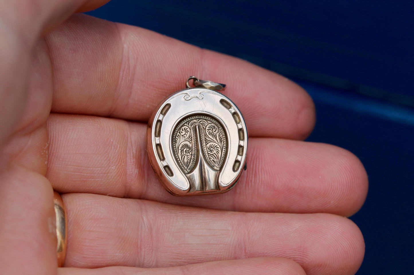 Antique 9ct Gold Horseshoe Locket | Original Jump Ring | Victorian c.1880