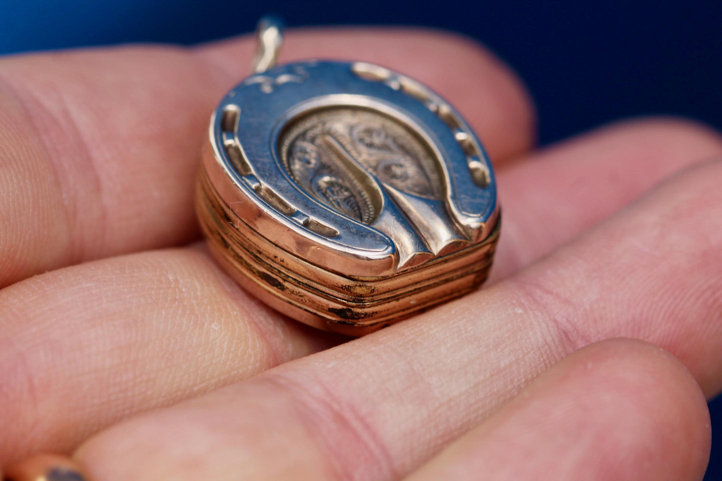 Antique 9ct Gold Horseshoe Locket | Original Jump Ring | Victorian c.1880