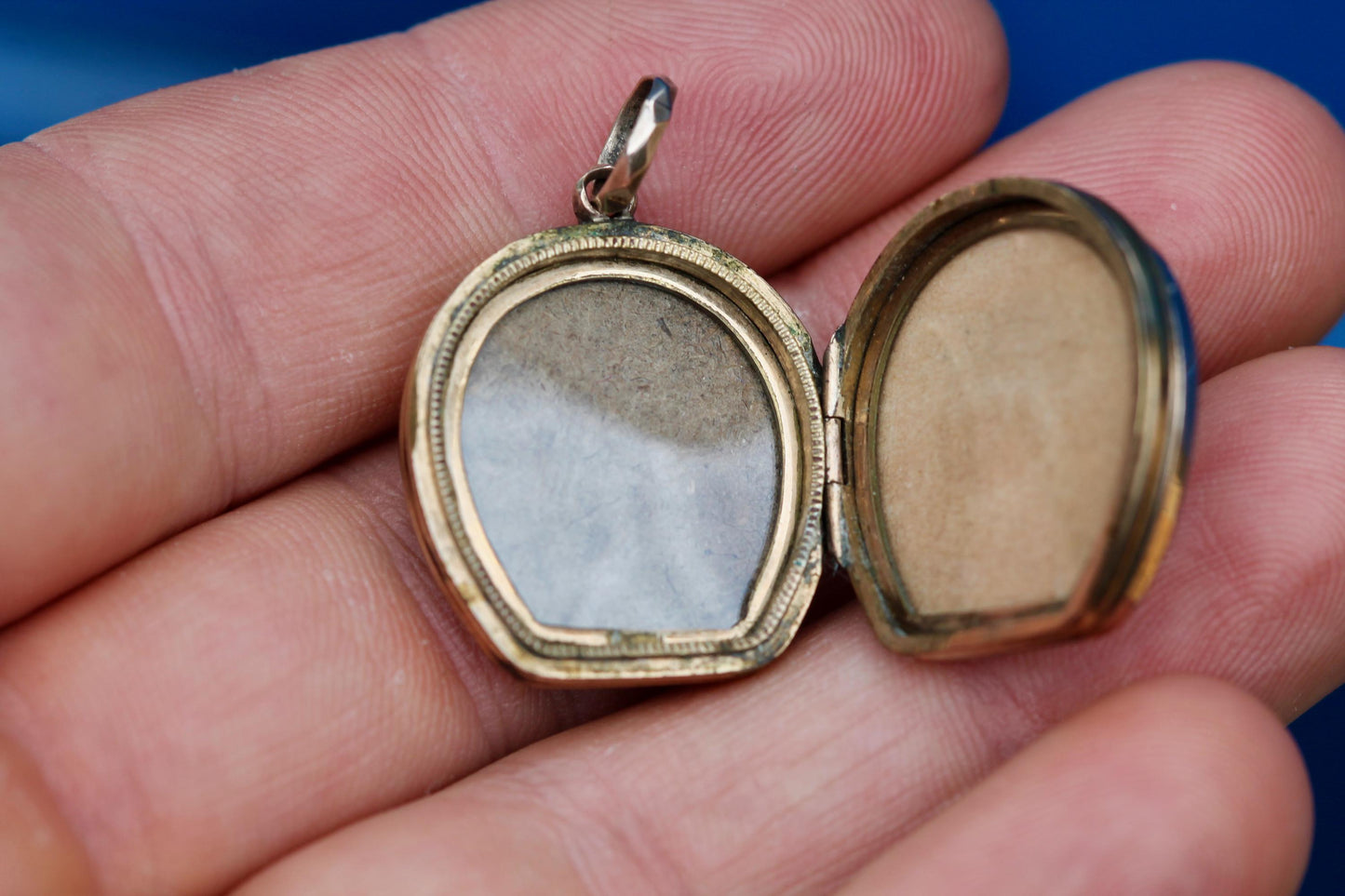 Antique 9ct Gold Horseshoe Locket | Original Jump Ring | Victorian c.1880